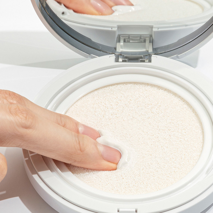 MARY & MAY Vegan Niacinamide Panthenol Sun Cushion Spf50+ Pa++++ 25g - Image 3