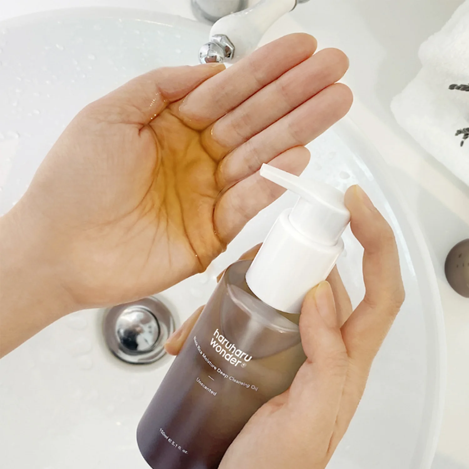 HARUHARU WONDER Black Rice Moisture Deep Cleansing Oil (unscented) 150ml - Image 2